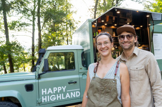 Wir sind Julia und Maximilian Heller - die Gründer von Happy-Highland.